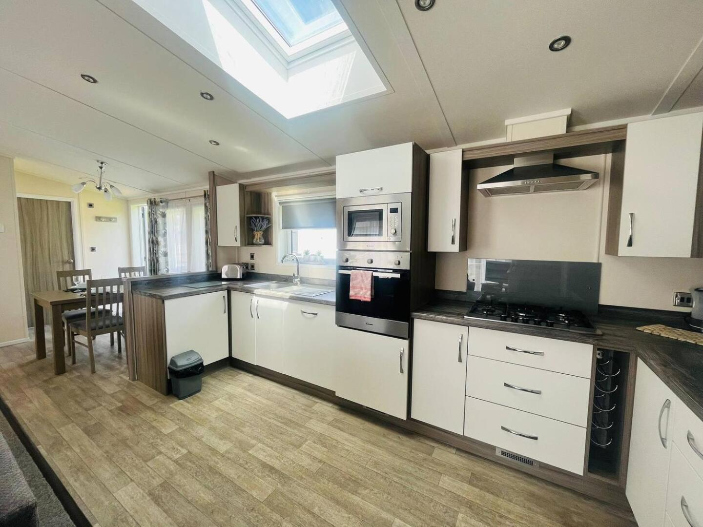 Villa Waterside Retreat With Hot Tub à Pocklington Extérieur photo