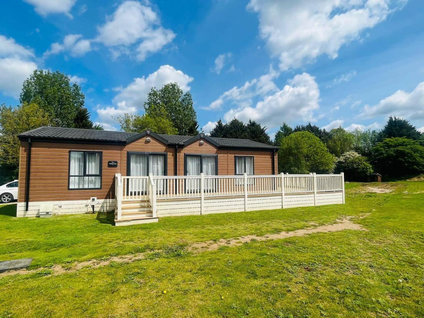 Villa Waterside Retreat With Hot Tub à Pocklington Extérieur photo